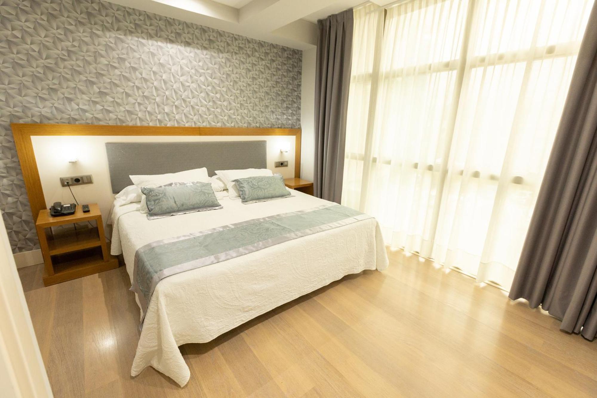 Hotel Montedobra Torrelavega Exteriör bild