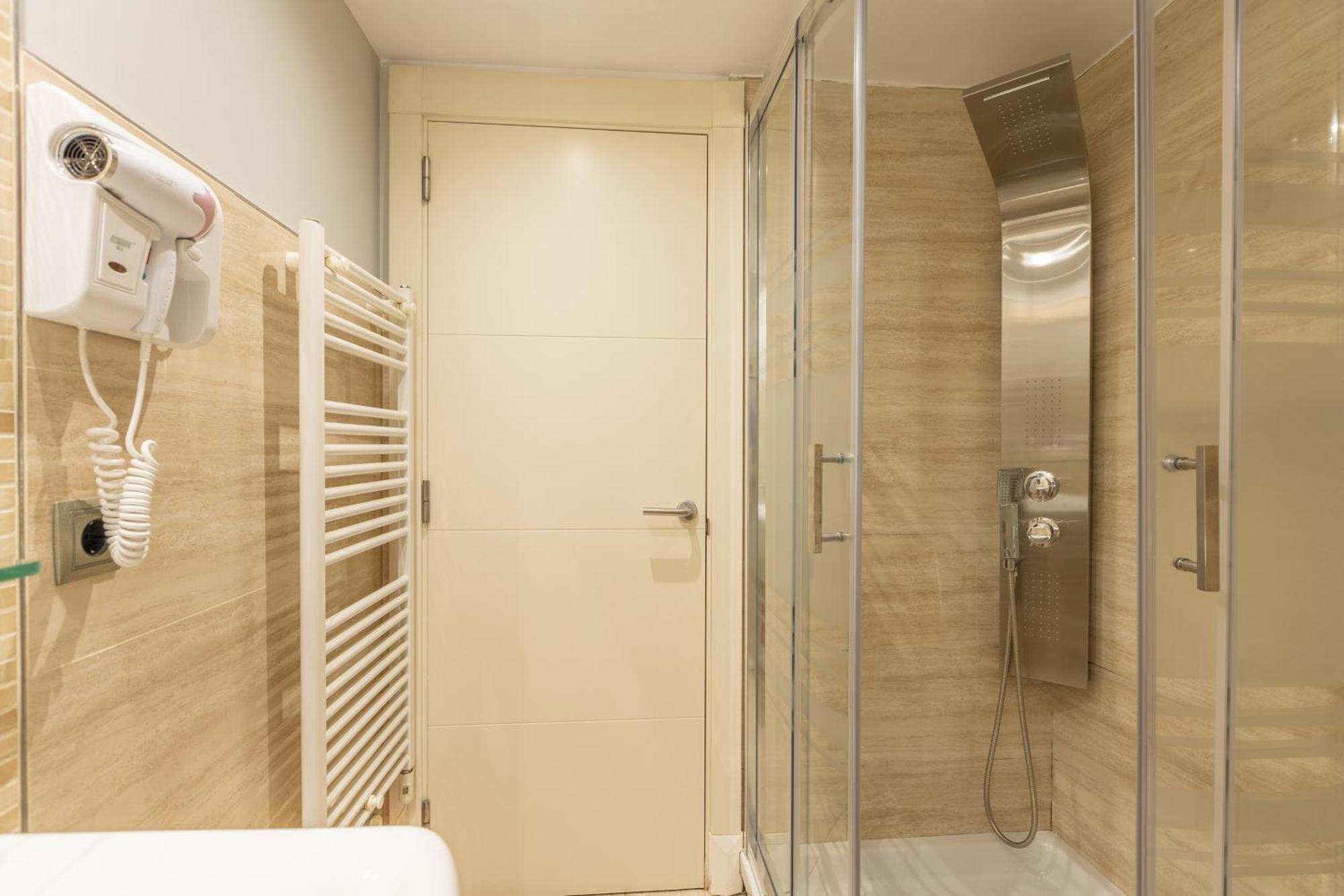 Hotel Montedobra Torrelavega Exteriör bild
